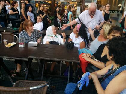 Nora Cortiñas presente en el Día de la Mujer
