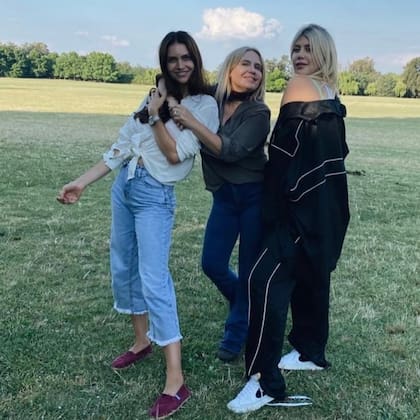 Nora Cosimo y sus dos hijas