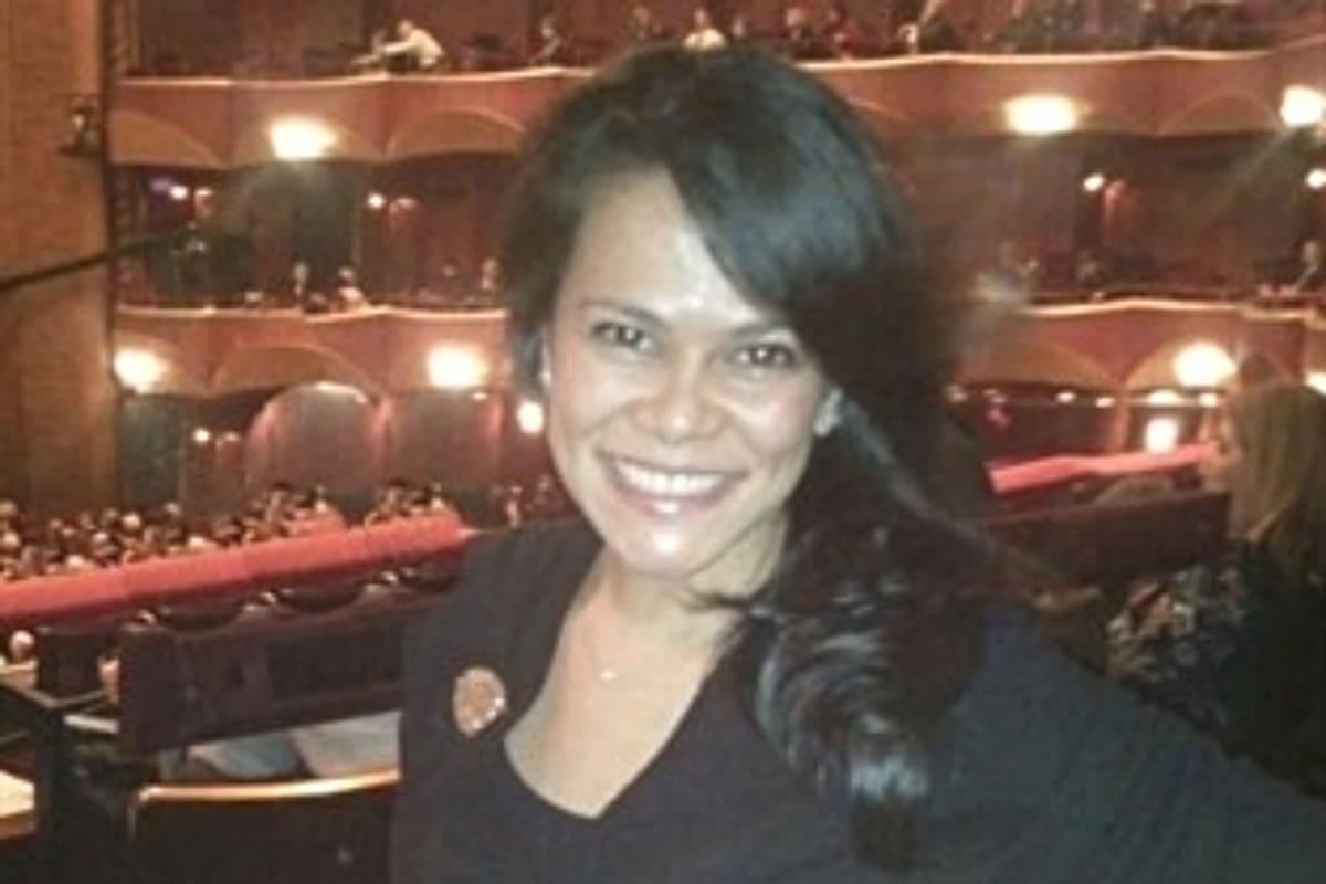 Nora Curl gana miles de dólares con una plataforma en línea gracias a su conocimiento de antigüedades