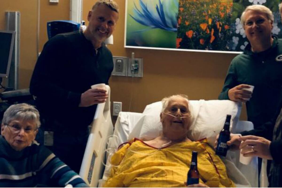 Norbert Schemm, de 87 años, estuvo rodeado de sus seres queridos durante sus últimos días. Y su foto se volvió viral