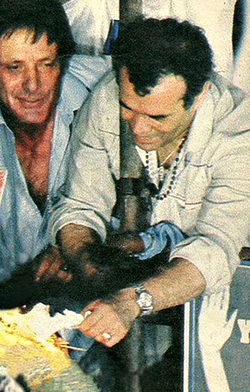 Norberto "Beto" Imbelloni y Herminio Iglesias en el acto de cierre de campaña del justicialismo, el 28 de octubre 1983