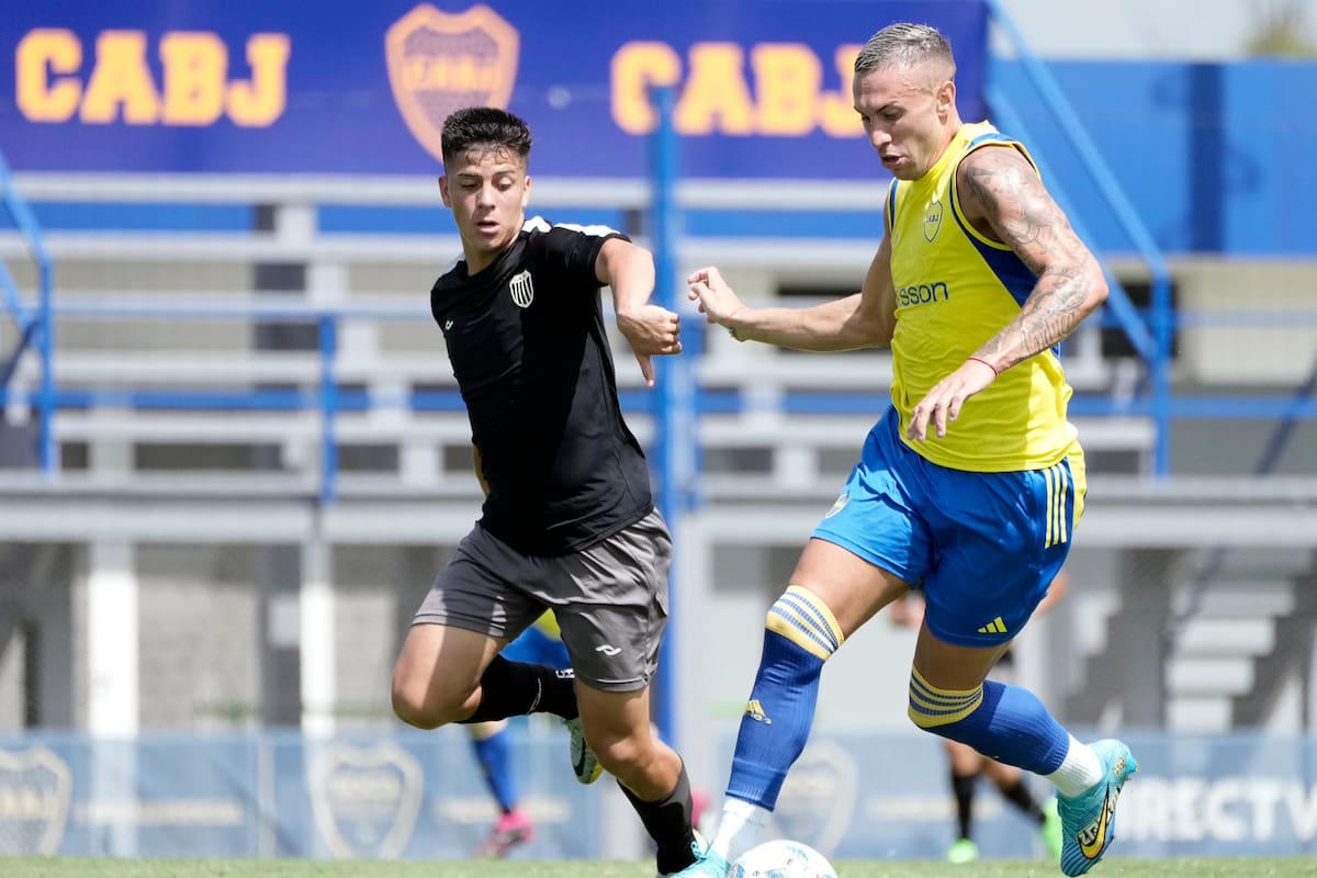 Norberto Briasco anotó uno de los goles del triunfo de Boca en uno de los amistosos que el equipo de Diego Martínez jugó ante Estudiantes de Caseros