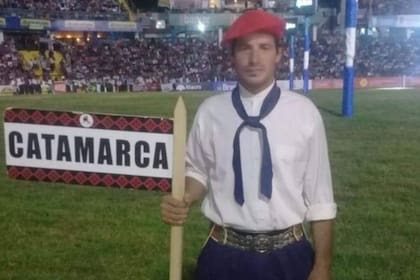 Norberto Cossutta, un jinete de 40 años oriundo de Córdoba, pero perteneciente a la delegación Catamarca, murió en la madrugada, tras ser aplastado por su caballo en el Festival Nacional de Doma y Folklore Jesús María