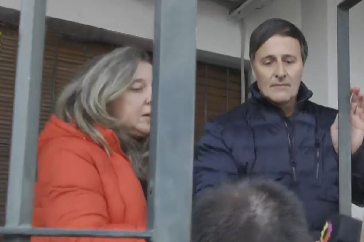 Norberto Cristian Graf entrando a su casa de Congreso al 3742, Coghlan