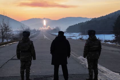 Norcorea afirma que pruebas de misiles incluyen sistema de armas hipersónicas