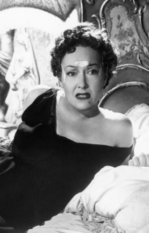 Norma Desmond (Gloria Swanson)