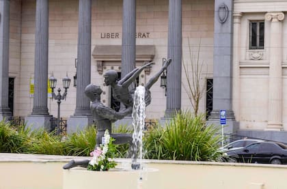 Norma Fontenla y José Neglia son los dos bailarines representados en la escultura