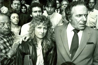 Norma Monfardini, la mamá de Jimena, junto a su abogado, Carlos Wiater