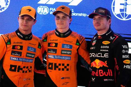 Norris, Piastri y Max Verstappen: de aquí saldrá el campeón (AP Photo/Darko Bandic)