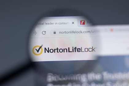NortonLifeLock, reconocida por su antivirus homónimo, acaba de adquirir las operaciones de la firma checa Avast