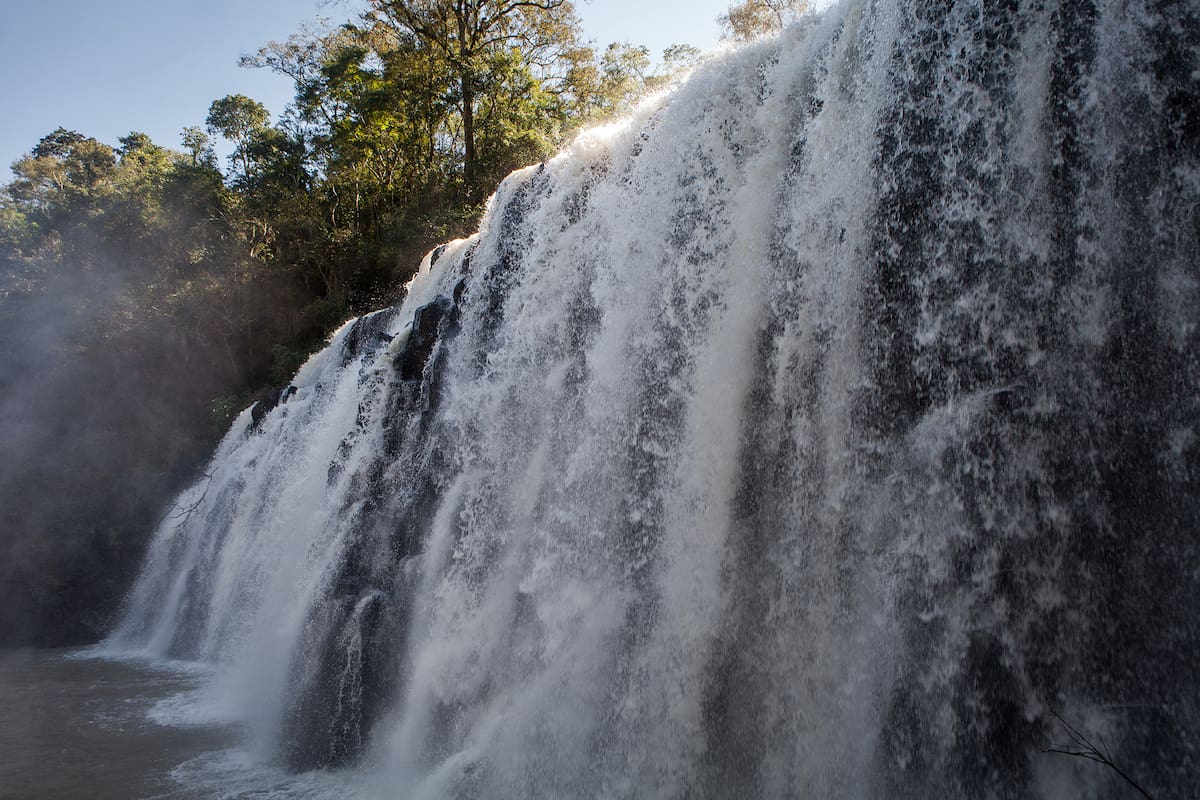 Nos adentramos en la selva misionera con este circuito que nos lleva a las vertientes mágicas de la provincia del litoral. Desde los majestuosos Saltos del Moconá a cascadas escondidas
