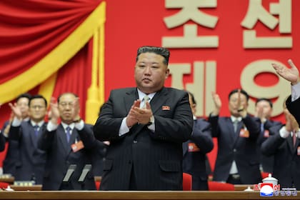 “Nos centraremos en proyectos para aumentar el número de armas nucleares", dijo Kim Jong Un en el marco del Congreso del Partido de los Trabajadores (Agencia central de noticias de Corea/Korea News Service via AP)