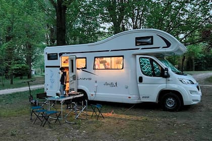 “Nos repartimos las tareas en el motorhome. A Mati le encanta cocinar y casi siempre me ayuda. Y después nos turnamos para lavar los platos, secar y barrer”, explica entusiasmada la hermana de Nicole Neumann.