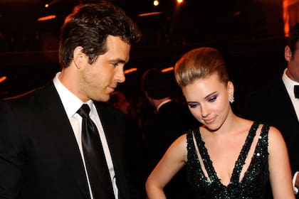 Nos subimos a la ola de "balances del año" y repasamos las imágenes de los nuevos solteros de 2010. Empezamos por dos codiciados: Ryan Reynolds y Scarlett Johansson