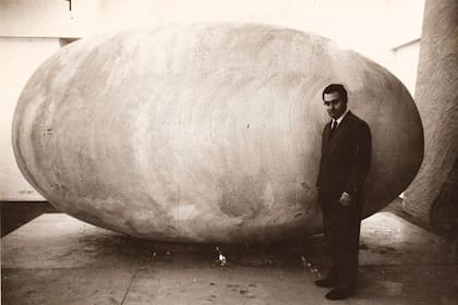 Nosotros afuera es la obra que con la que ganó el Premio Nacional en el Di Tella en 1965