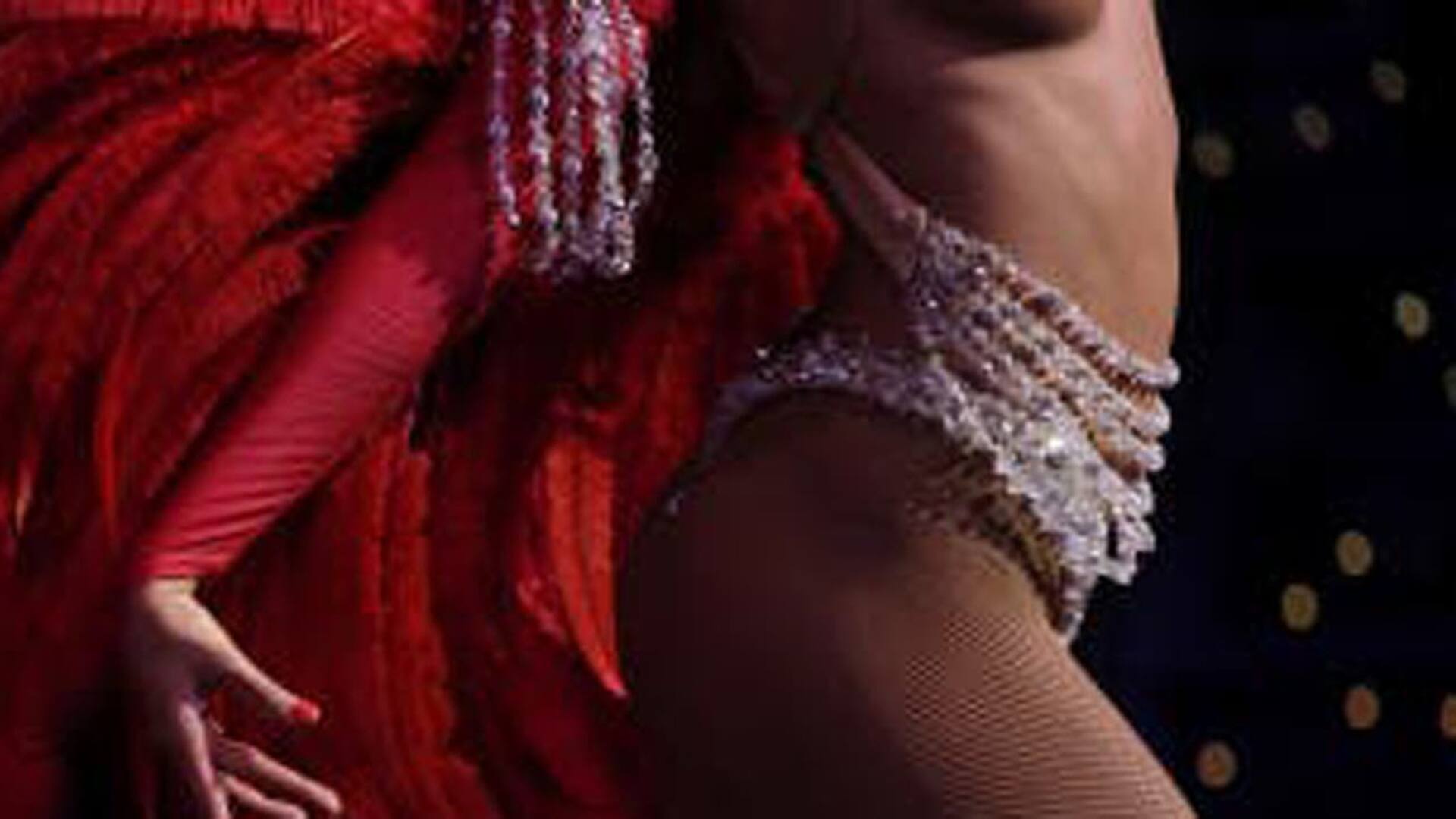 Una bailarina del espectáculo "Feerie"