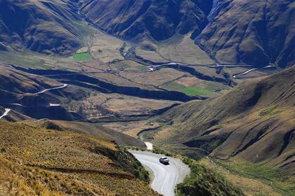 NOTA PARA SUPLEMENTO DE TURISMO.
PARQUE NACIONAL LOS CARDONES.
PROVINCIA DE SALTA.
VISTA DE LA CUESTA DEL OBISPO.
FOTO SANTIAGO HAFFORD