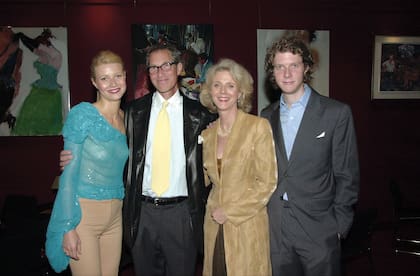 Gwyneth, su padre Bruce Paltrow, su madre Blythe Danner, y su hermano Jake, juntos en el Festival de Cine de Toronto en el año 2000