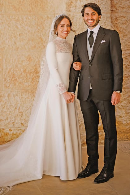 La princesa Iman bint Abdullah II, la segunda hija de los Reyes, y el financista venezolano de origen griego Jameel Alexander Thermiotis, en su boda, en marzo de 2023, en el Palacio Beit Al Urdun de Amman