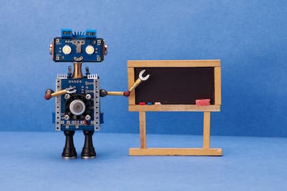 NotebookLM, la plataforma de IA de Google dedicada a análisis de grandes volúmenes de información, ya podía crear resúmenes de texto y un podcast alusivo, pero ahora también puede hacer un video breve que sintetiza un tema