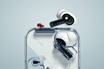 Nothing presentó Ear1, el auricular con diseño transparente de la firma creada por el fundador de la firma tecnológica OnePlus