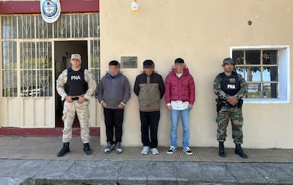 Notó algo extraño cuando fue contratado como remisero de tres ciudadanos chinos y dio aviso a la Prefectura.