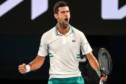 Novak Djokovic aplastó en tres set a Aslan Karatsev y jugará su novena final en el Australian Open