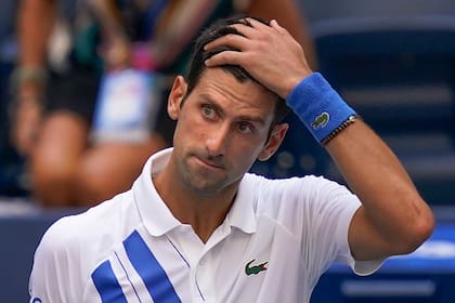Novak Djokovic, de Serbia, durante la cuarta ronda del campeonato de tenis del US Open, el domingo 6 de septiembre. 2020, en Nueva York.