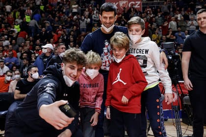 Novak Djokovic durante el partido entre Estrella Roja y FC Barcelona, el 14 de diciembre de 2021 en Belgrado, Serbia.