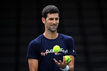 Novak Djokovic, el número 1 del mundo, durante un ensayo en el Masters 1000 de París-Bercy, torneo en el que reaparecerá tras la final perdida del US Open.