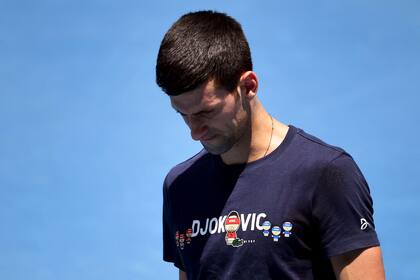 Novak Djokovic entrenando en Australia y a la espera de su participación