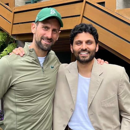 Novak Djokovic junto a Jay Shetty, justo antes de grabar su episodio juntos