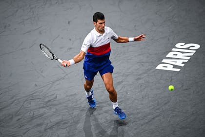 Novak Djokovic no necesitó transpirar para avanzar a cuartos en París