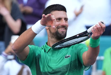 Novak Djokovic persigue su título N° 100 en el circuito ATP; ya está en octavos de final