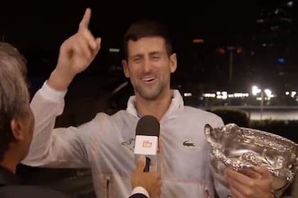 Novak Djokovic se divierte cantando el tema mundialista "Muchachos", que identificó a Argentina en Qatar 2022