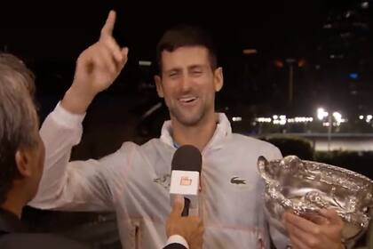 Novak Djokovic se divierte cantando el tema mundialista "Muchachos", que identificó a Argentina en Qatar 2022