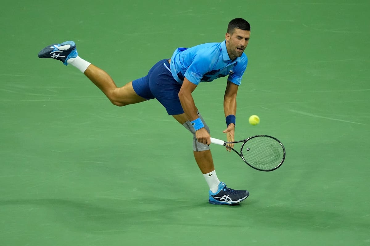Novak Djokovic se enfrenta con el italiano Cobolli en el Masters 1000 chino. (AP Foto/Matt Rourke)