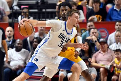 Novato de los Mavericks, Cooper Flagg, debuta como profesional en la Liga de Verano de la NBA