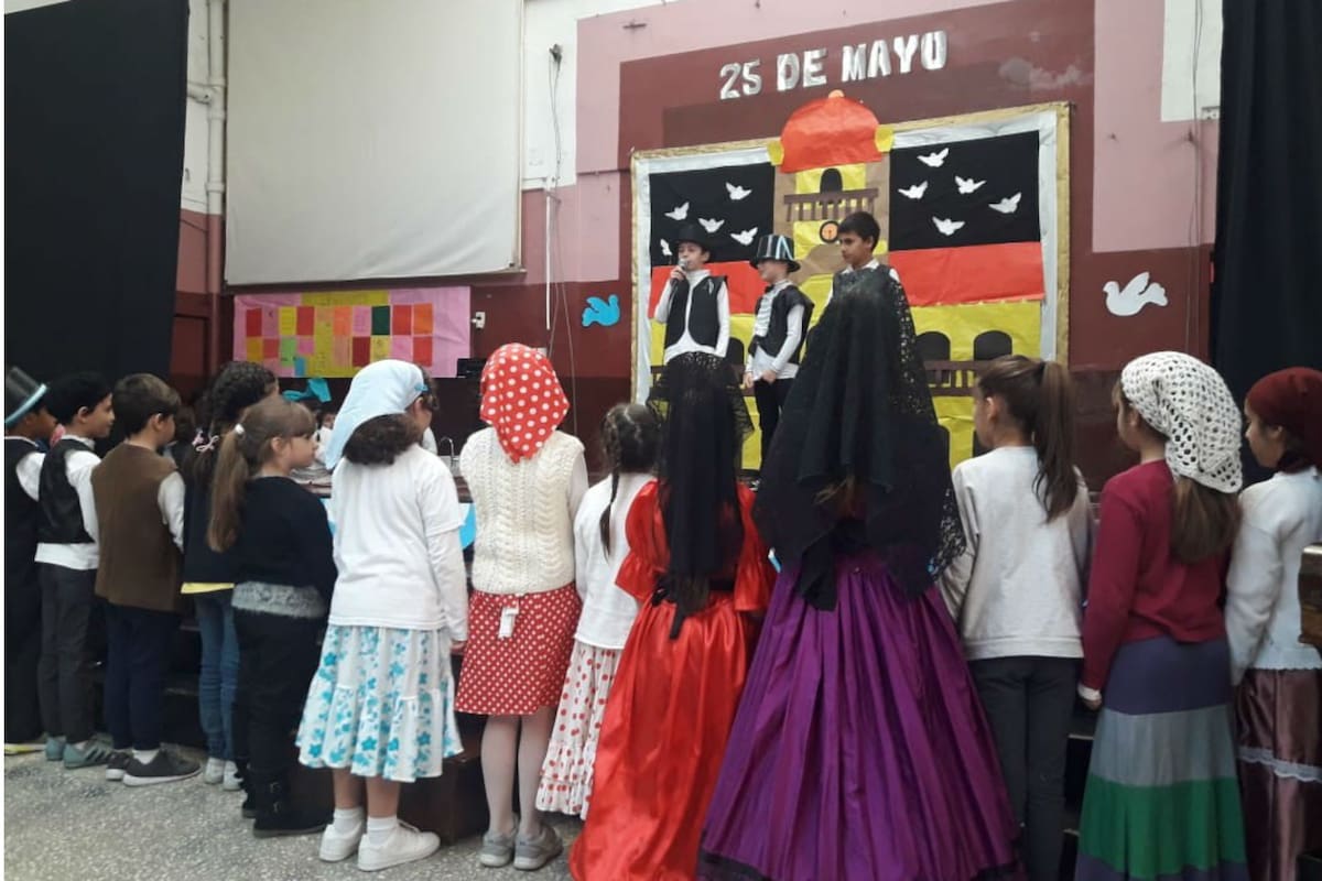 Novelas históricas y biografías de grandes figuras para leer en casa y en la escuela