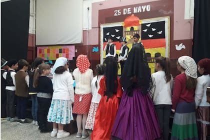Novelas históricas y biografías de grandes figuras para leer en casa y en la escuela