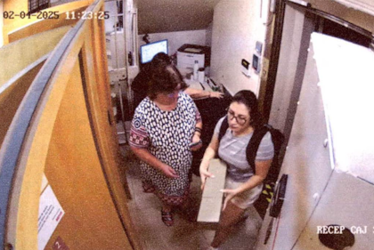 María Novelli y María Rafaele, cuando accedieron a las cajas de seguridad de una sucursal del banco Galicia en Martínez