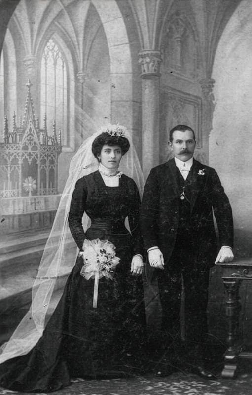 Novios sin identificar. Fotografía de Domingo Di Ferrante, Azul, provincia de Buenos Aires.