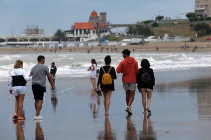 Nublado y fresco para la playa, el primer día del año en Mar del Plata le cambió el plan a los turistas