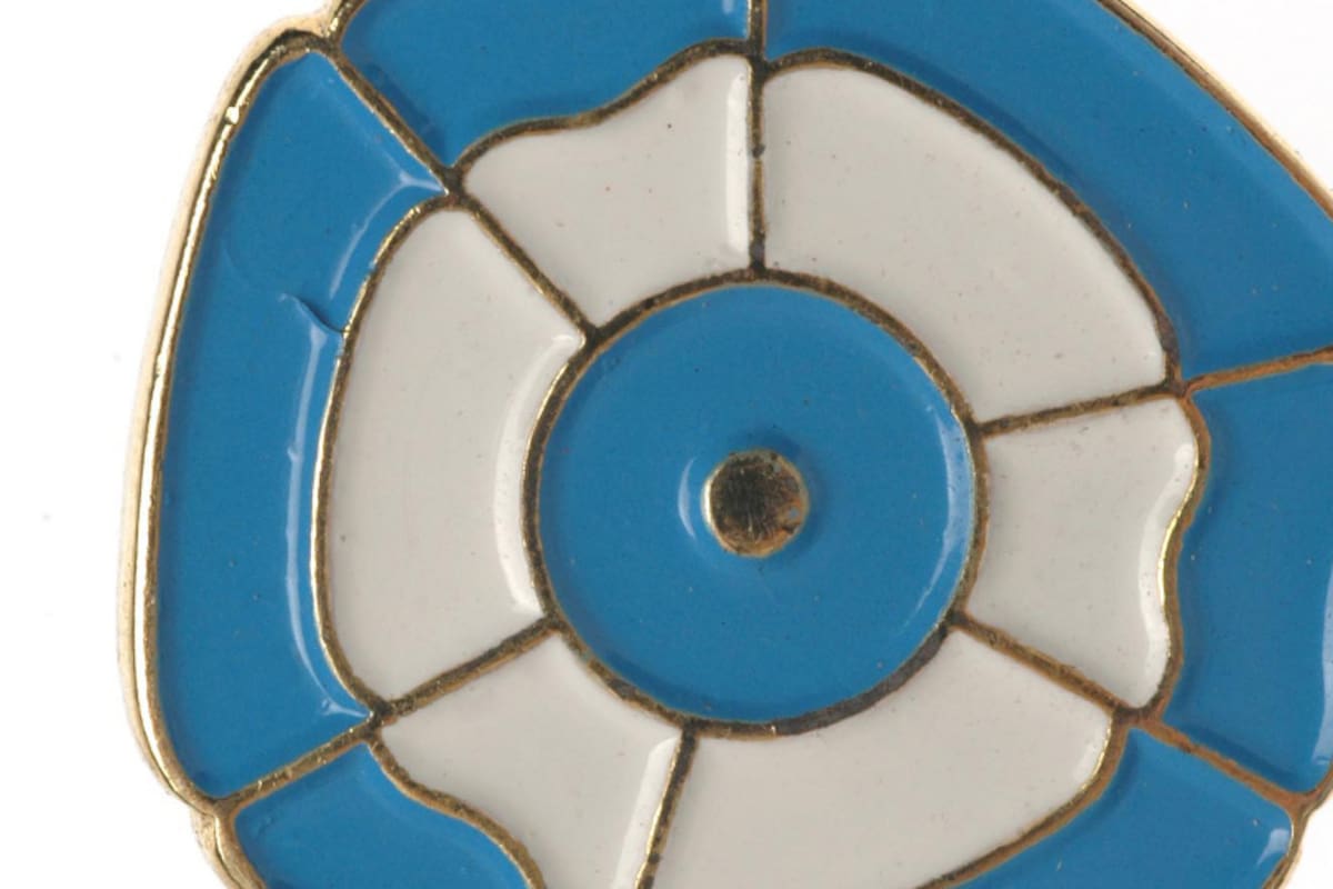 Nuestra escarapela, insignia ?nacional y motivo de orgullo