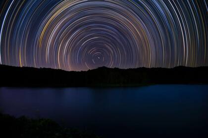 Nuestra incapacidad de sentir el movimiento de la Tierra fue una de las razones por las cuales durante siglos se creyó que las estrellas giraban alrededor de nuestro planeta