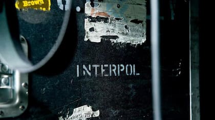 "Nuestro trabajo también se trata de restaurar la dignidad de las víctimas y dar voz a los afectados por la tragedia", dijo Interpol