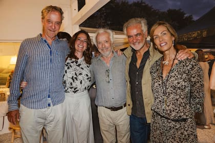 Nueva apertura Punta del Este:
Patricio Supervielle, Marina Perez Alati, Diego Félix San Martín, Enrique Bruchou y Ana Luisa Behrens de Bruchou