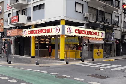 El primer local de Chicken Chill abrirá sus puertas mañana, en la esquina de Corrientes y Libertad