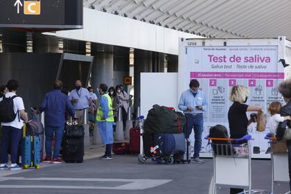 Nueva cepa: Aterrizó en Ezeiza el último avión proveniente de Londres con permiso