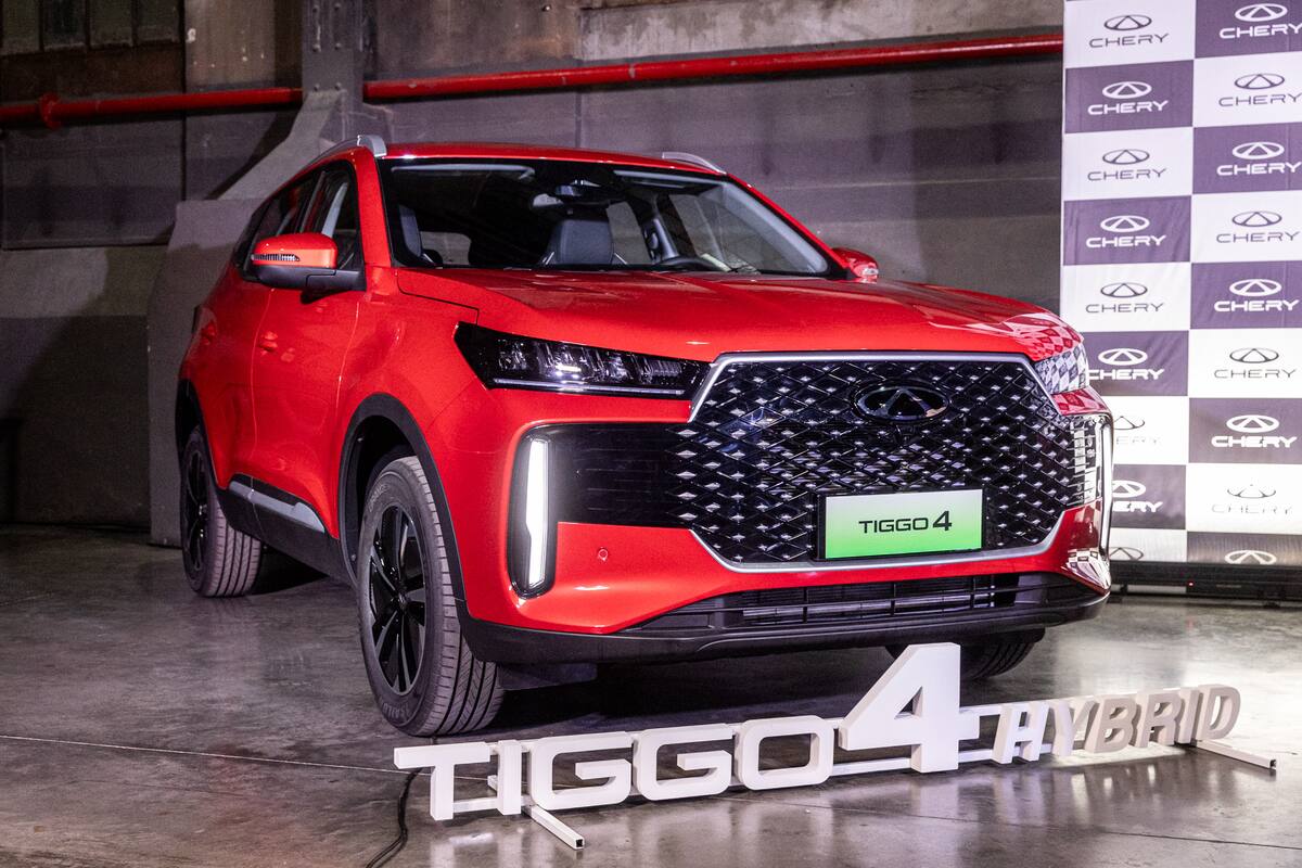 Nueva Chery TIGGO 4 Hybrid en color rojo.